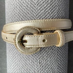 Belt in soft gold metallic finish